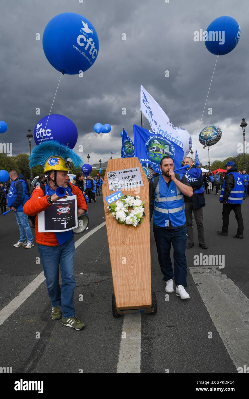 Paris, Frankreich. 07. April 2023. 11. Tag der Mobilisierung in Frankreich, Demonstrationen und Aufstände gegen die Rentenreform der Regierung Macron Editorial Use Only Credit: Independent Photo Agency/Alamy Live News Stockfoto