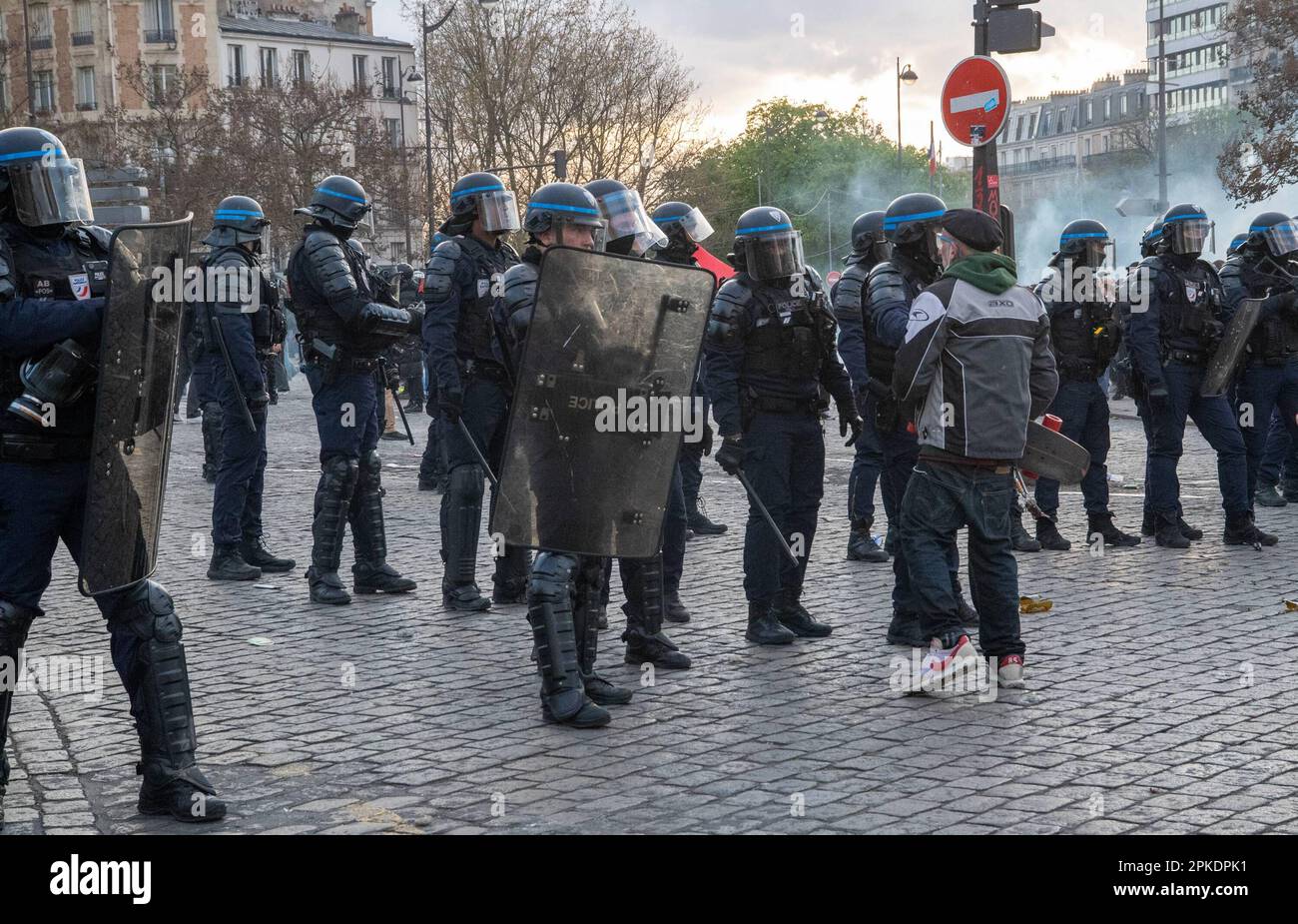 Paris, Frankreich. 07. April 2023. 11. Tag der Mobilisierung in Frankreich, Demonstrationen und Aufstände gegen die Rentenreform der Regierung Macron Editorial Use Only Credit: Independent Photo Agency/Alamy Live News Stockfoto