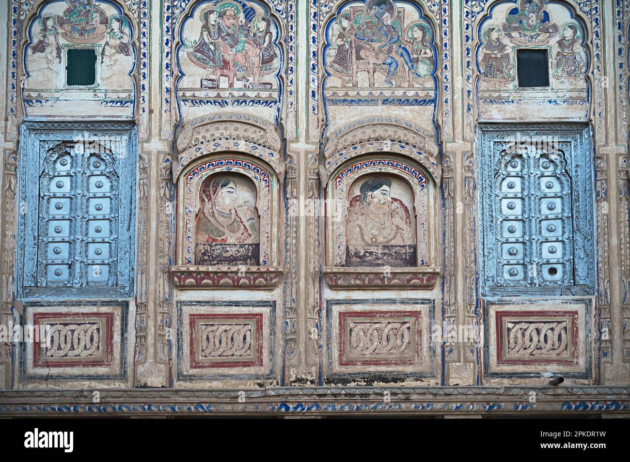 Fresko-Gemälde an der Außenwand eines alten Haveli in Shekhawati. Marwari-Händler bauten große Havelis in der Region Shekhawati von 17. bis 19. Stockfoto