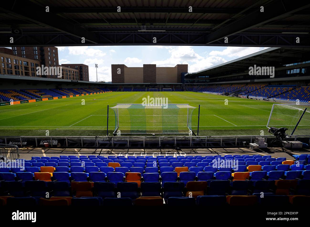 London, Großbritannien. 07. April 2023. London, England, April 7. 2023: Der allgemeine Blick in das Cherry Red Records Stadium während des internationalen Freundschaftsspiels zwischen Australien und Schottland im Cherry Red Records Stadium in London, England. (James Whitehead/SPP) Kredit: SPP Sport Press Photo. Alamy Live News Stockfoto