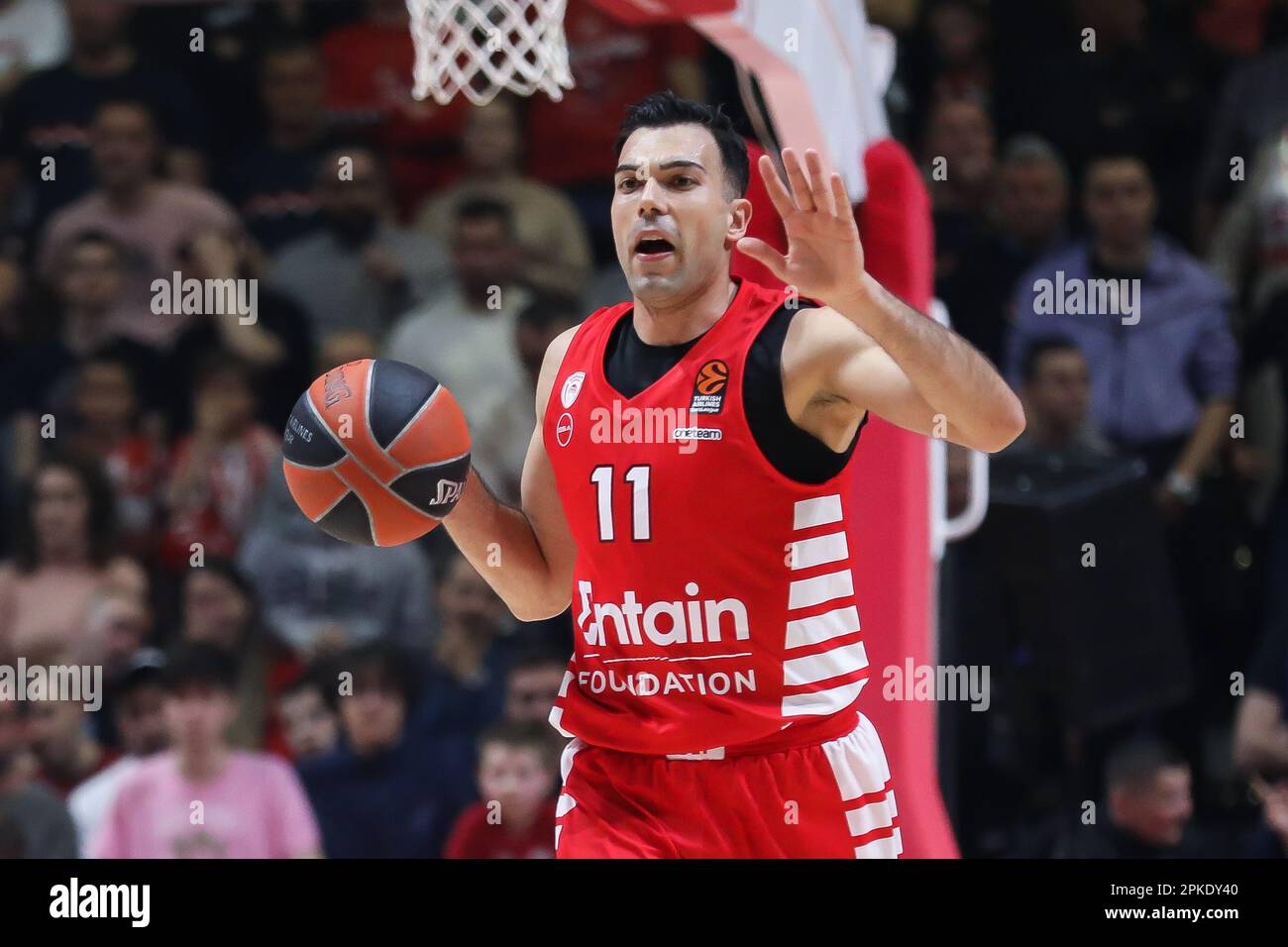 Belgrad, Serbien, 6. April 2023. Kostas Sloukas von Olympiacos Piraeus Gesten während des EuroLeague-Spiels der Turkish Airlines 2022/2023 zwischen Crvena Zvezda mts Belgrad und Olympiacos Piraeus in der Halle Aleksandar Nikolic in Belgrad, Serbien. 6. April 2023. Kredit: Nikola Krstic/Alamy Stockfoto