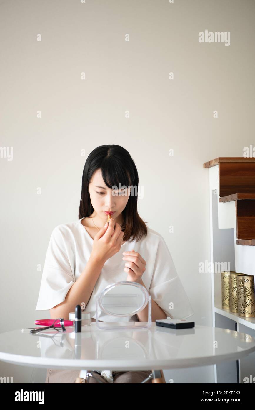 Eine Frau Mit Lippenstift Stockfoto