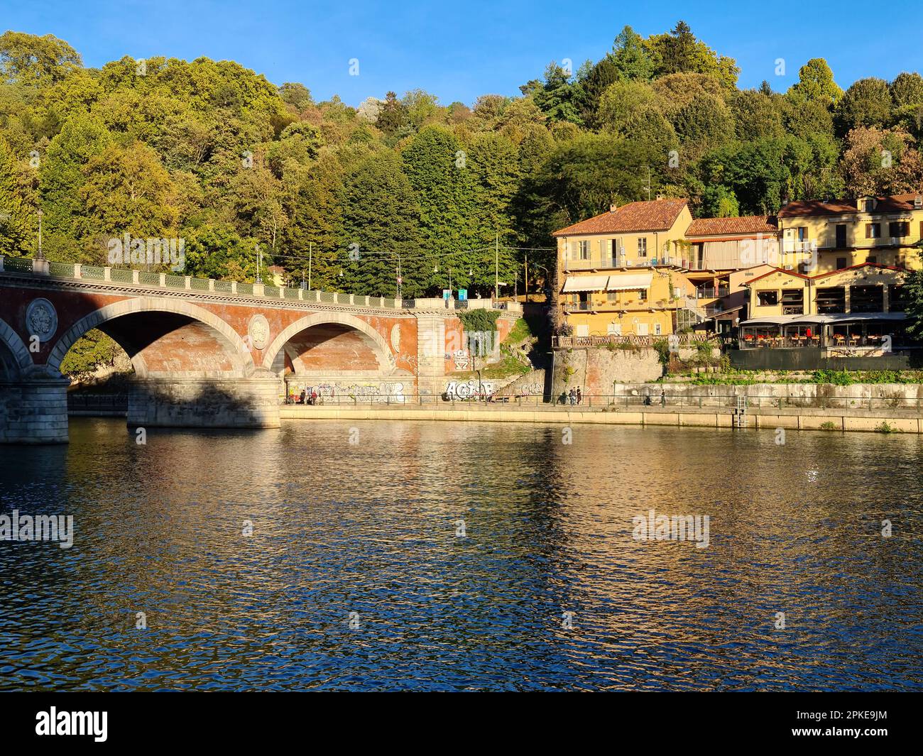 Der Fluss Po in Turin durch das historische Zentrum der Stadt und Sie können die Mole Antonelliana, das Schloss Valentino, die Isabella-Brücke sehen. Stockfoto