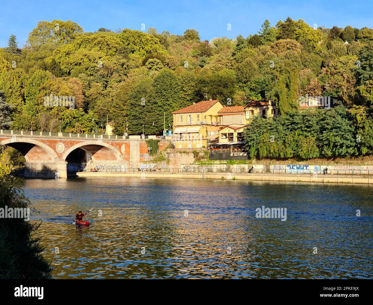 Der Fluss Po in Turin durch das historische Zentrum der Stadt und Sie können die Mole Antonelliana, das Schloss Valentino, die Isabella-Brücke sehen. Stockfoto