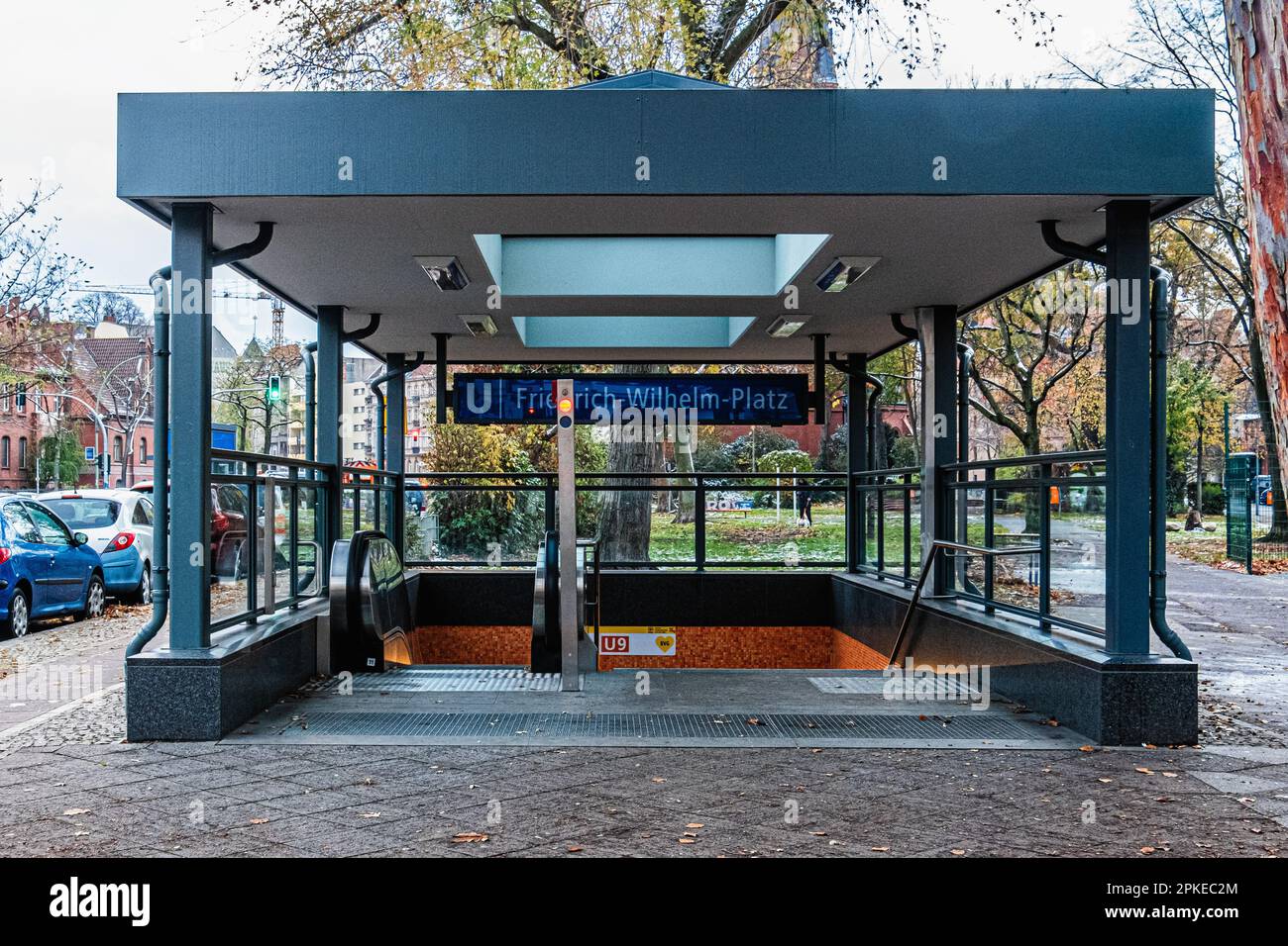 U-Bahn-Station Friedrich-Wilhelm-Platz der Linie U9 in Friedenau, Tempelhof-Schöneberg, Berlin Stockfoto