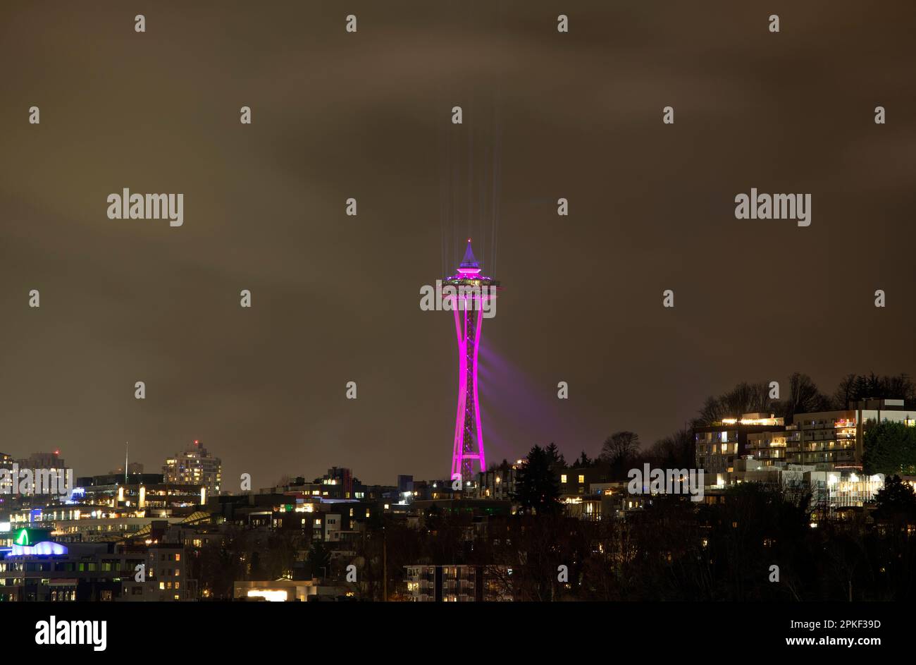 WA24173-00....WASHINGTON - Seattle's Space Needle at Night on Silvester Night 2022/2023. Stockfoto