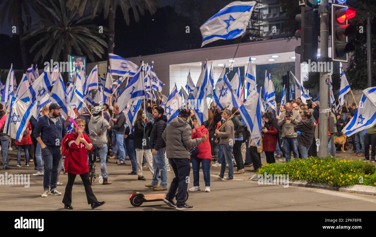 Zivile Proteste in der Stadt Rehovot Israel gegen den geplanten Wechsel der israelischen Regierung zum Obersten Gerichtshof Stockfoto