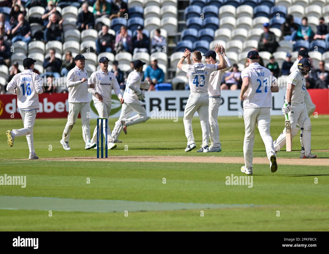 Hove, Großbritannien. 07. April 2023. Hove, East Sussex, Großbritannien, am 07 2023. April. Durham feiert seine Teilnahme an einem Wicket während des Spiels der LV Insurance County Championships zwischen Sussex CCC und Durham CC am 1. Central County Ground, Hove, East Sussex, Großbritannien, am 07 2023. April. Kredit: Francis Knight/Alamy Live News Stockfoto