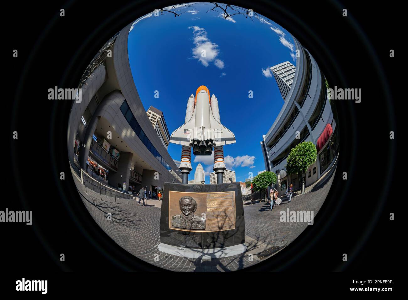 Los Angeles, 22 2017. JAN. - sonniger Blick auf das Space Shuttle Challenger Memorial in der Innenstadt Stockfoto