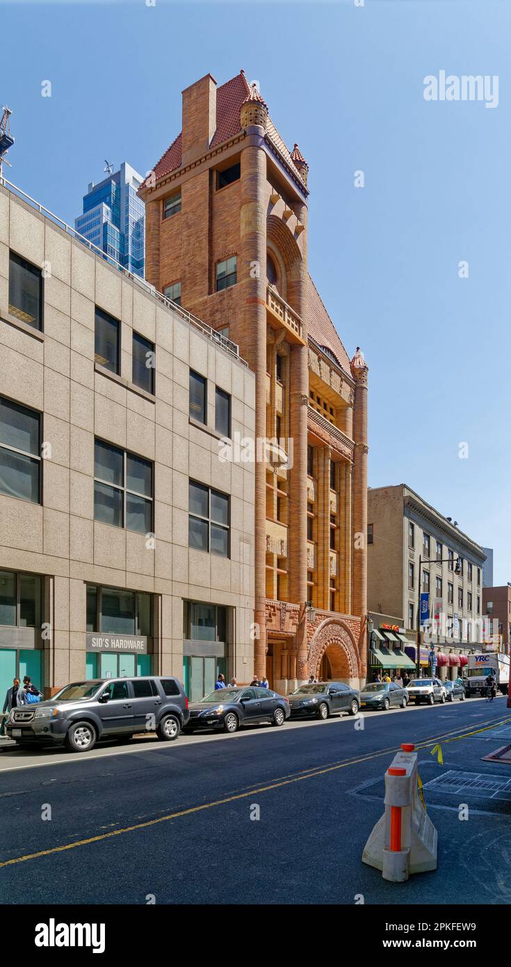 Der alte Hauptsitz der Feuerwehr von Brooklyn, ein römisches Wahrzeichen von Richardsonian, wurde 2015 restauriert und in Apartments umgewandelt. Stockfoto