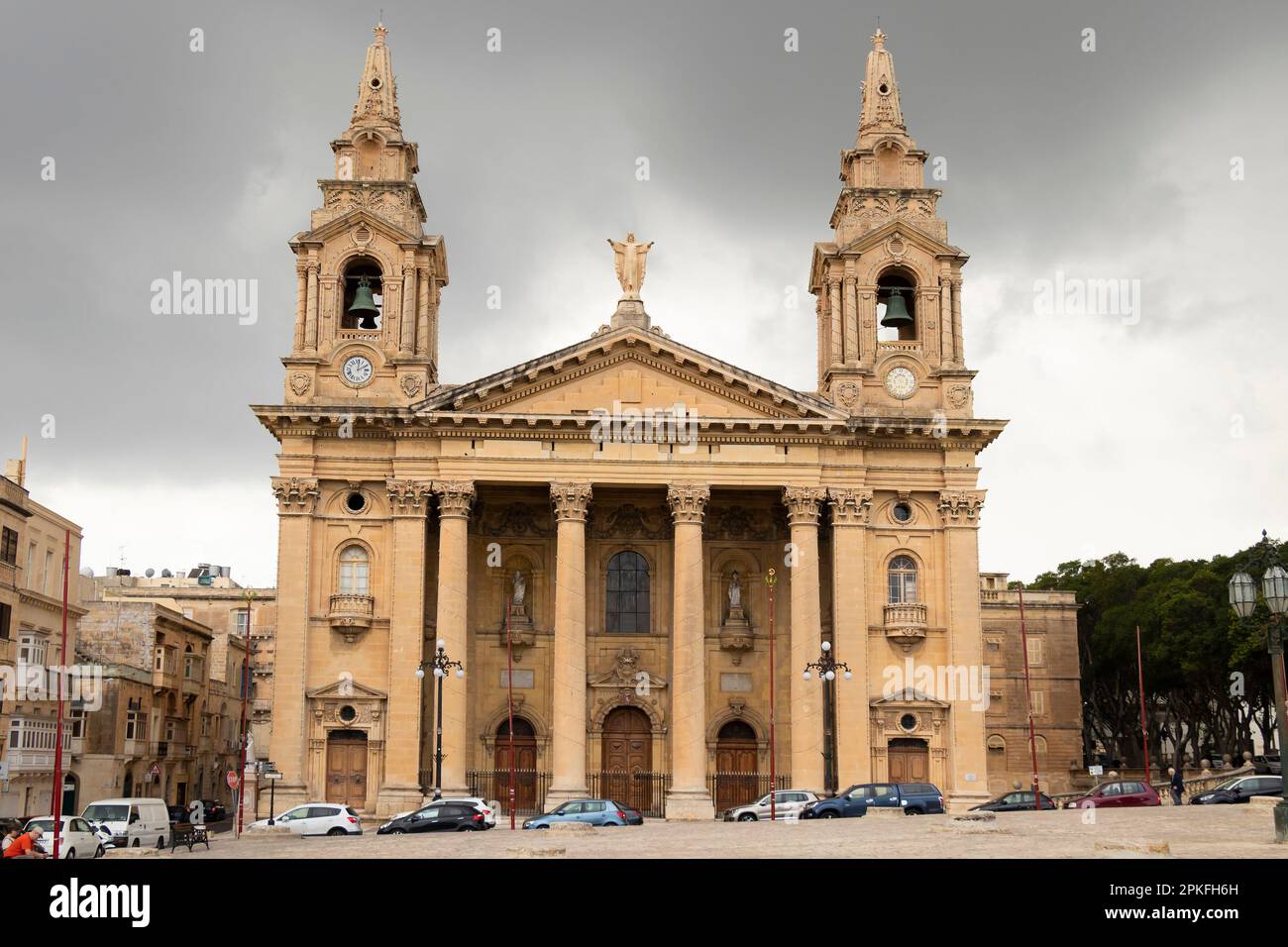Floriana, Malta - 12. November 2022: Kirche der Gemeinde Saint Publius am Stadtplatz Stockfoto