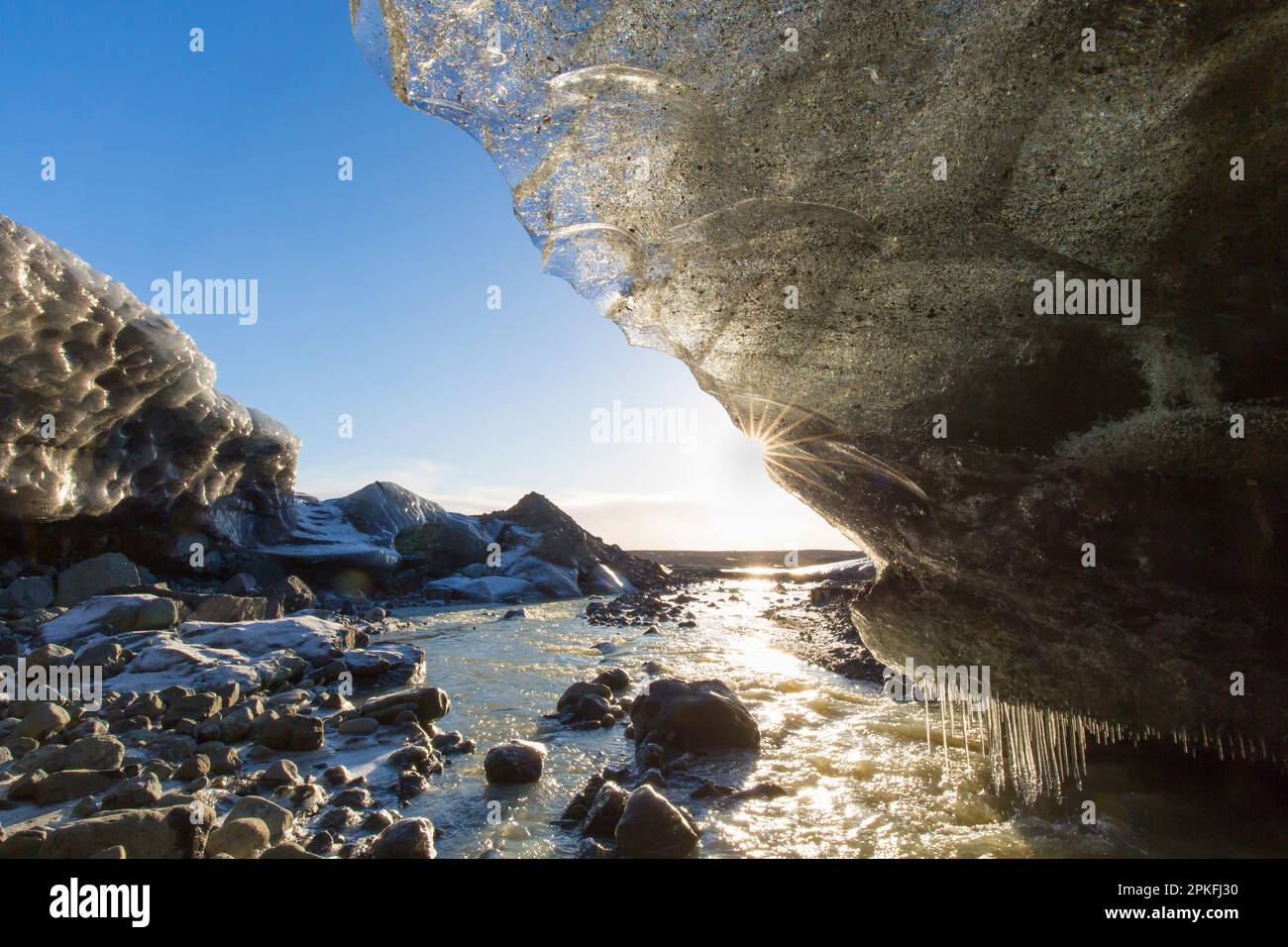 Eintritt zum Kristall, natürliche Eishöhle im Breiðamerkurjökull / Breidamerkurjokull-Gletscher im Vatnajökull-Nationalpark, Island Stockfoto