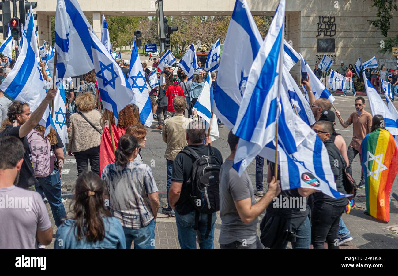 Zivile Proteste in der Stadt Rehovot Israel gegen den geplanten Wechsel der israelischen Regierung zum Obersten Gerichtshof Stockfoto