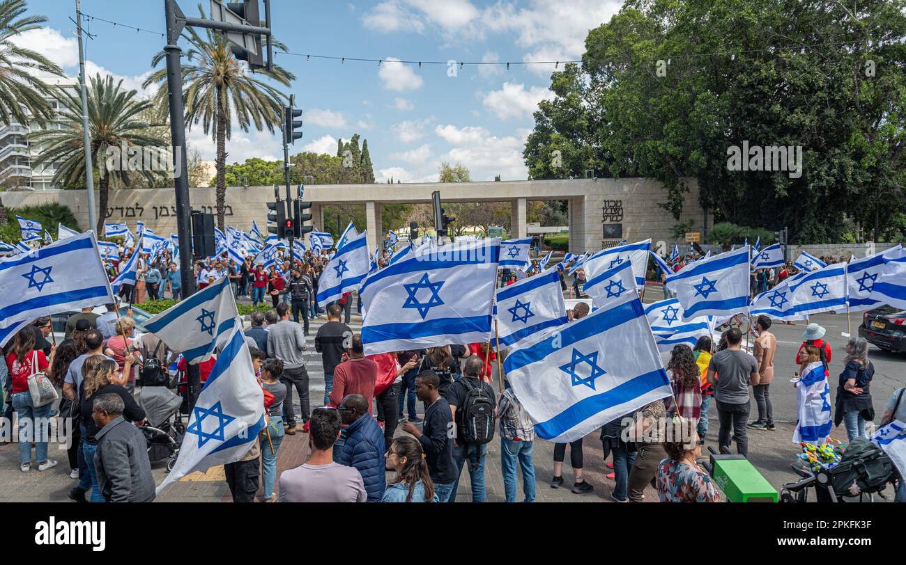 Zivile Proteste in der Stadt Rehovot Israel gegen den geplanten Wechsel der israelischen Regierung zum Obersten Gerichtshof Stockfoto