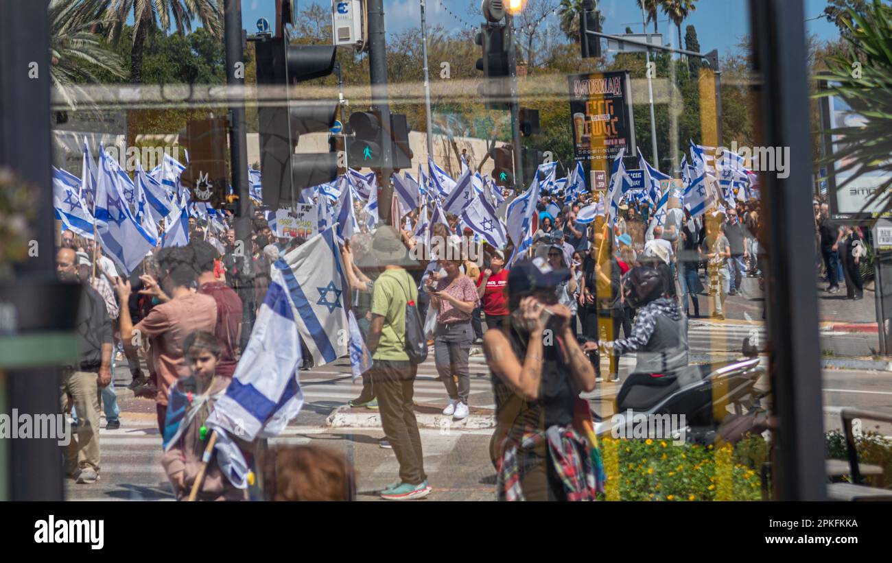 Zivile Proteste in der Stadt Rehovot Israel gegen den geplanten Wechsel der israelischen Regierung zum Obersten Gerichtshof Stockfoto