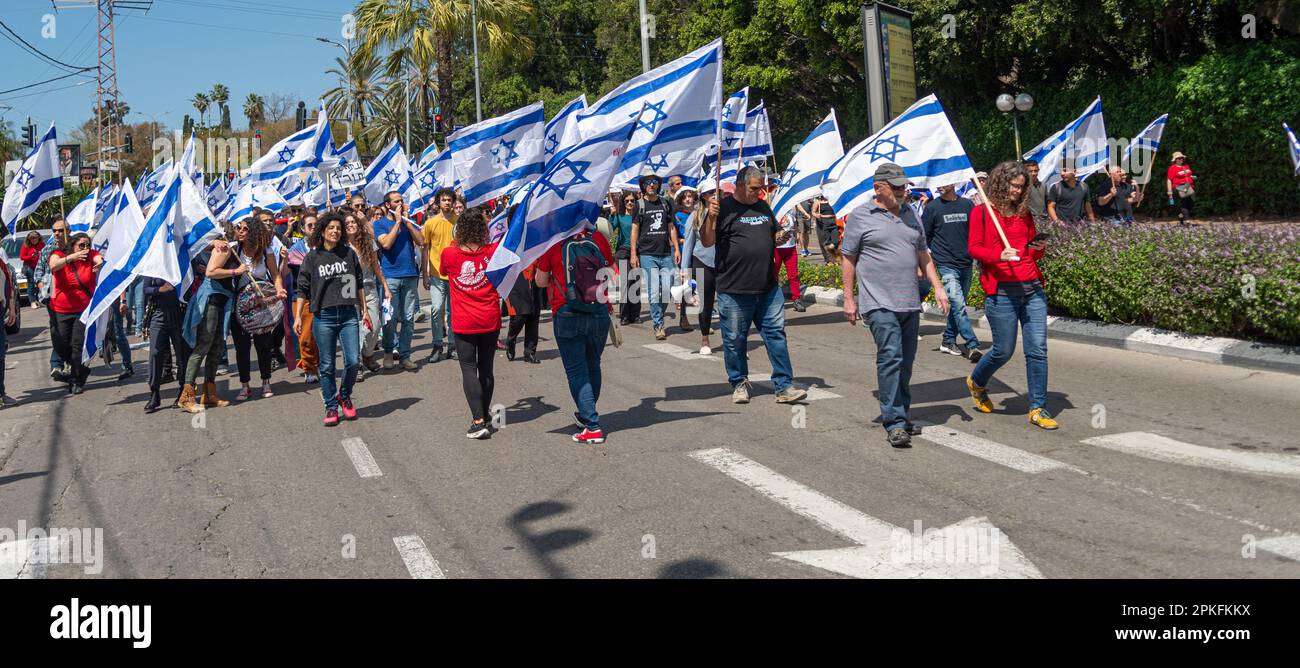 Zivile Proteste in der Stadt Rehovot Israel gegen den geplanten Wechsel der israelischen Regierung zum Obersten Gerichtshof Stockfoto