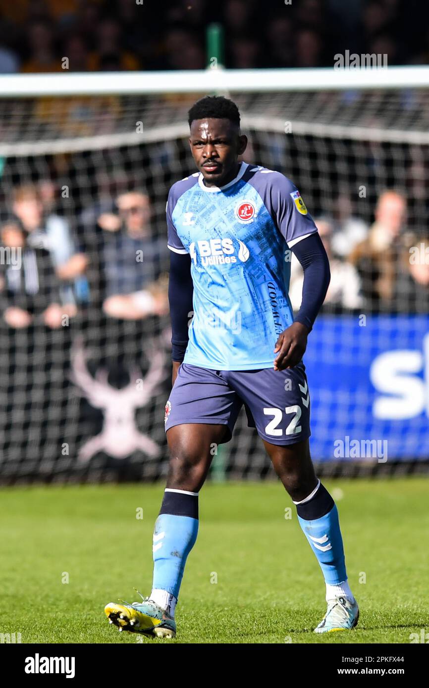 Toto Nsiala (22 Fleetwood) während des Spiels der Sky Bet League 1 zwischen Cambridge United und Fleetwood Town im R Costings Abbey Stadium, Cambridge, am Freitag, den 7. April 2023. (Foto: Kevin Hodgson | MI News) Guthaben: MI News & Sport /Alamy Live News Stockfoto