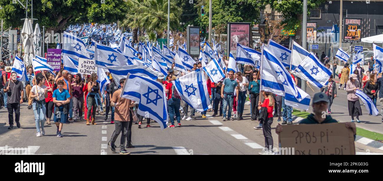 Zivile Proteste in der Stadt Rehovot Israel gegen den geplanten Wechsel der israelischen Regierung zum Obersten Gerichtshof Stockfoto