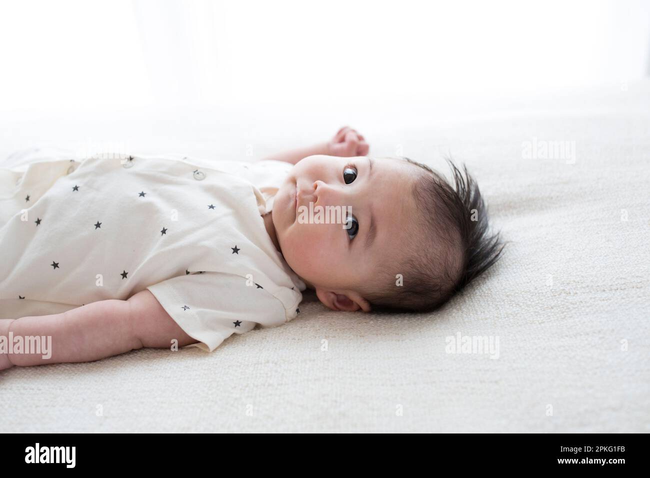 Das Baby schläft hinten Stockfoto