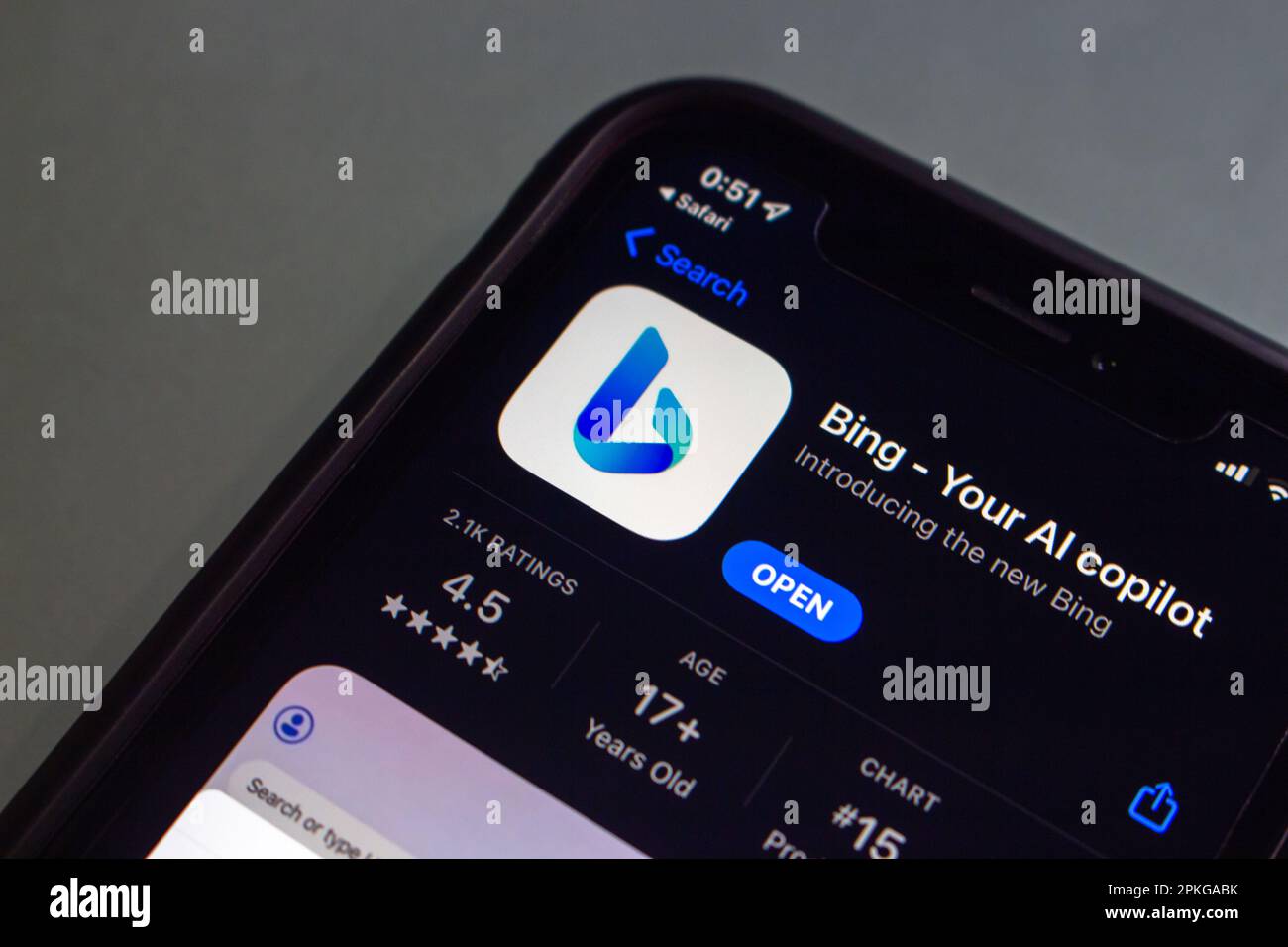 Vancouver, KANADA - April 7 2023 : Microsoft Bing-Symbol im App Store auf dem iPhone-Bildschirm. Bing ist eine Internet-Suchmaschine von Microsoft. Stockfoto