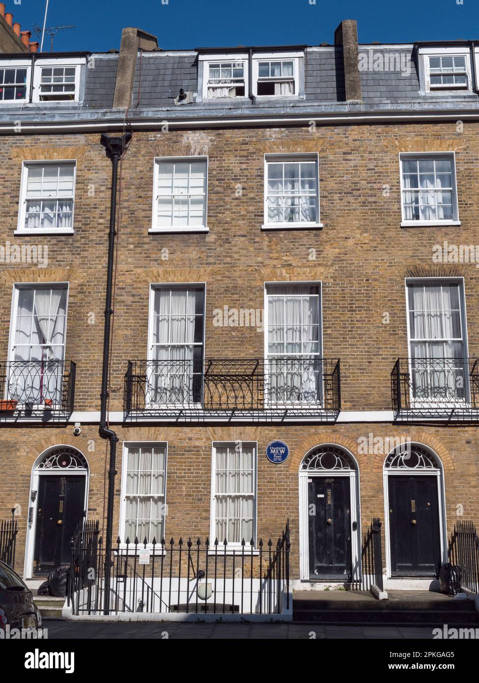 Das ehemalige Wohnhaus von Charlotte Mew (1869-1928), 30B Doughty Street, London, Großbritannien. Stockfoto