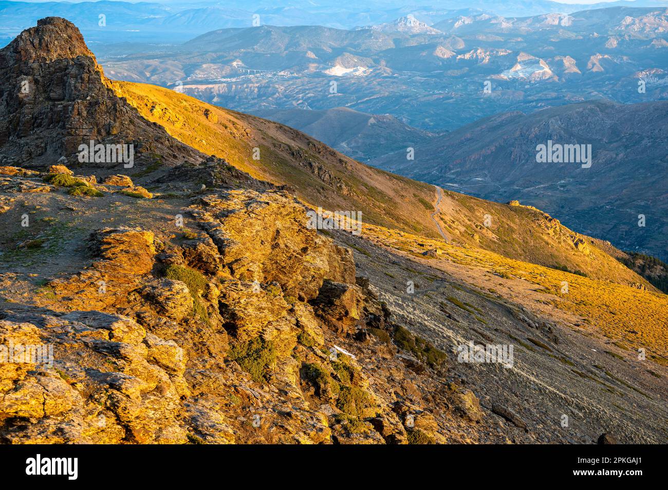 Die Felsen von San Francisco an einem sonnigen Morgen. Sierra Nevada Bergkette, Spanien. Stockfoto