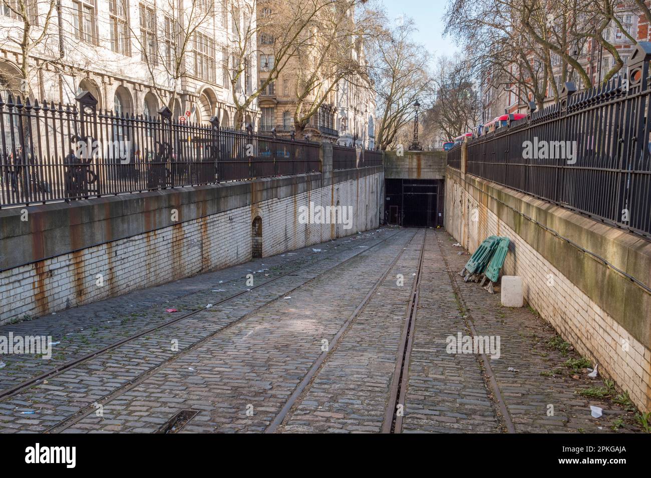 Die Kingsway Tram Subway (1906-1952), das nördliche Ende einer Londoner Straßenbahnverbindung, Sounthampton Row, London, Großbritannien. Stockfoto