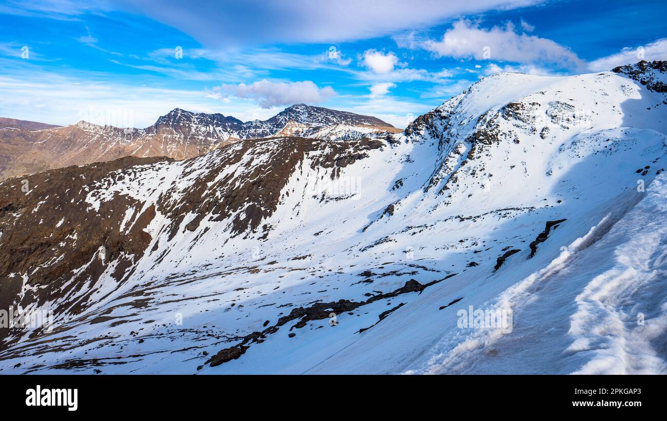 Der Berg Mulhacen, der höchste Gipfel der Sierra Nevada, Spanien. Stockfoto