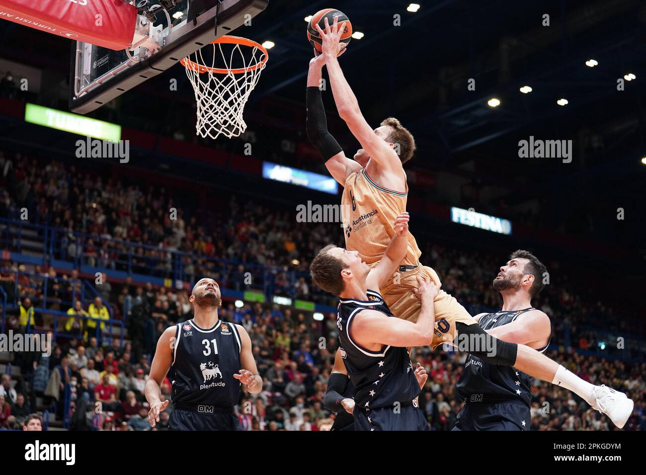 Mailand, Italien. 07. April 2023. EA7 EMPORIO ARMANI OLIMPIA MILAN VS FC BARCELONA, auf dem Foto Jan Vesely (FC BARCELONA) Editorial use Only Credit: Independent Photo Agency/Alamy Live News Stockfoto