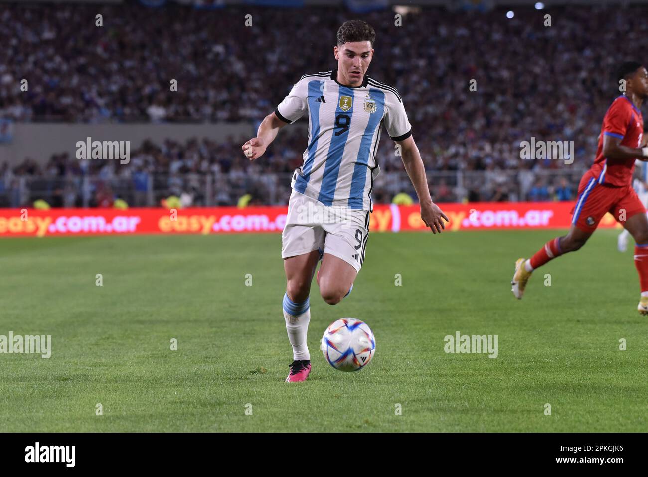 BUENOS AIRES, ARGENTINIEN - APRIL 23: Julian Alvarez während eines Spiels zwischen Argentinien und Panama im Estadio Mas Monumental. Stockfoto