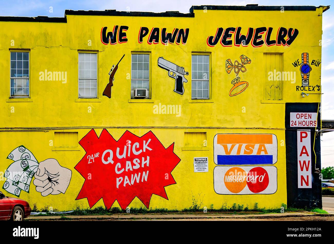 Kunst schmückt die Seite des 24-Hour Quick Cash Pawn, 2. April 2023, in Gulfport, Mississippi. Stockfoto