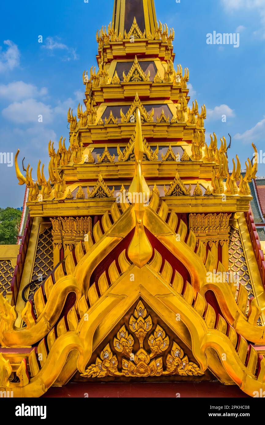 Kunstvoll Verziertes Spire Cllose Loha Prasat Metallschloss Buddhistischer Tempel Wat Ratchanaddaram Worawihan Bangkok Thailand. 1846 Gebaut. 37 Spires für 37 buddhistische Viren Stockfoto