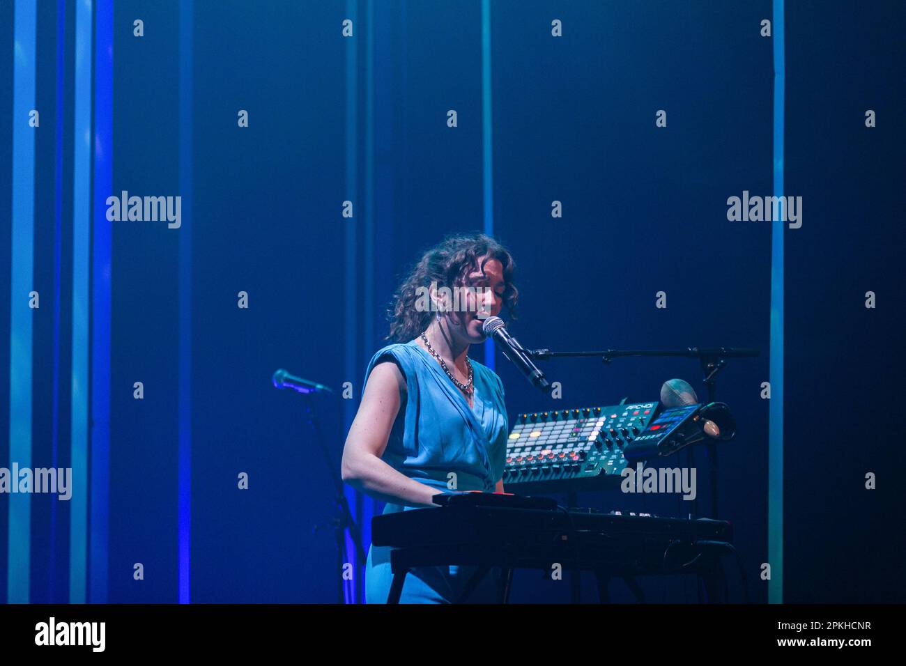 Paris, Frankreich. 05. April 2023. Sophie Maurin, die französische Sängerin und Songautorin, wurde bei einer Aufführung ihres zweiten Albums „Longitudes“ im Café de la Danse in Paris gesehen. (Foto: Telmo Pinto/SOPA Images/Sipa USA) Guthaben: SIPA USA/Alamy Live News Stockfoto