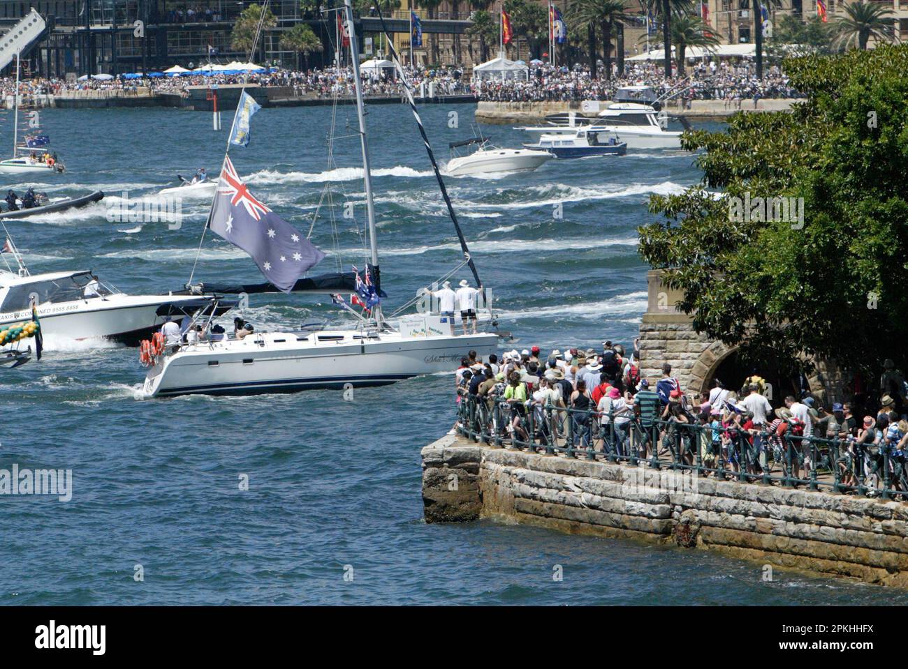 Tausende Australier kommen im Hafen von Sydney zusammen, um an den Feierlichkeiten des australischen Nationalfeiertags, dem Australia Day, teilzunehmen. Sydney, Australien. 26,1.08. Stockfoto