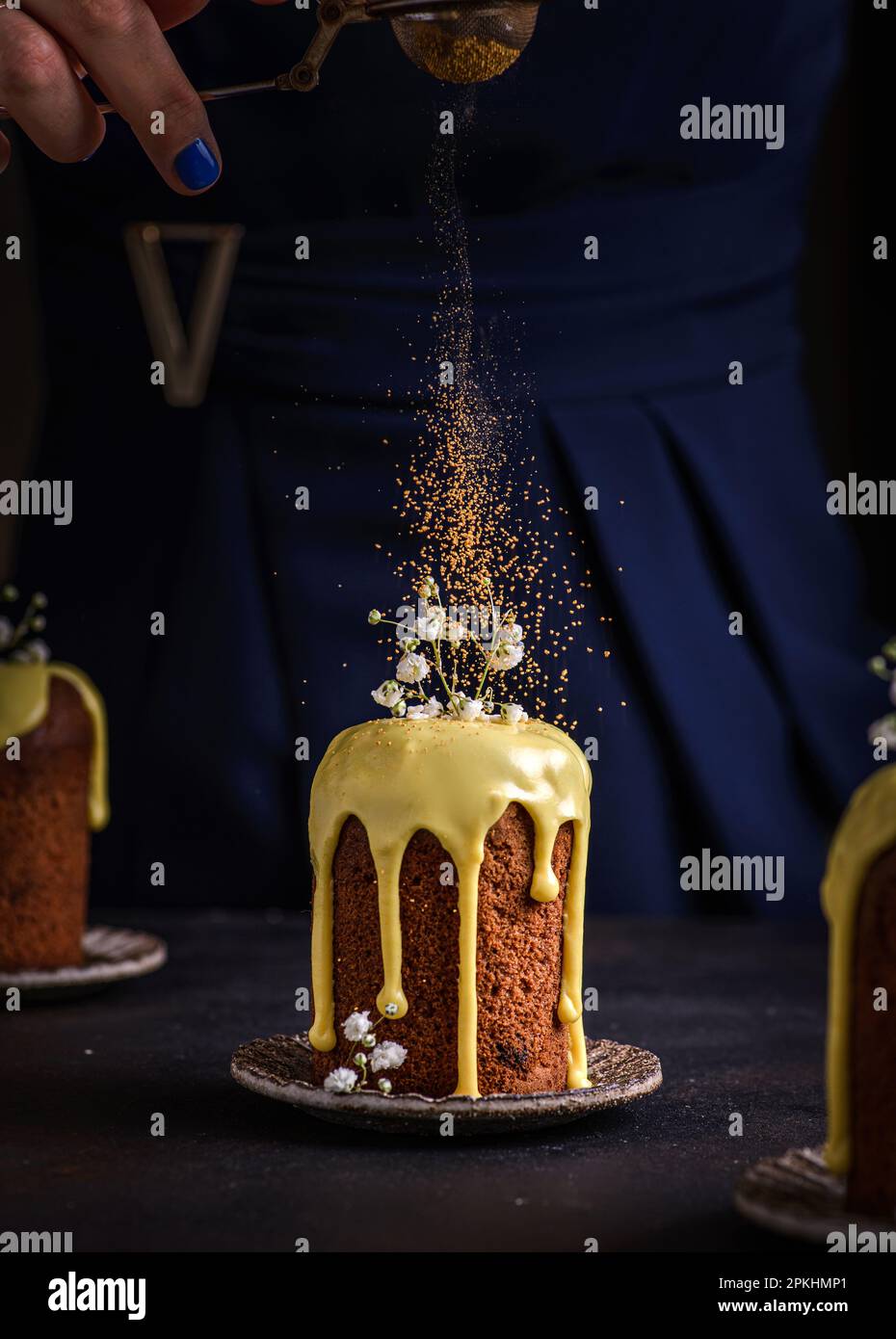 Dekoration des Ostertörtchen mit candurin, unauffällig Foto in hoher Qualität Stockfoto