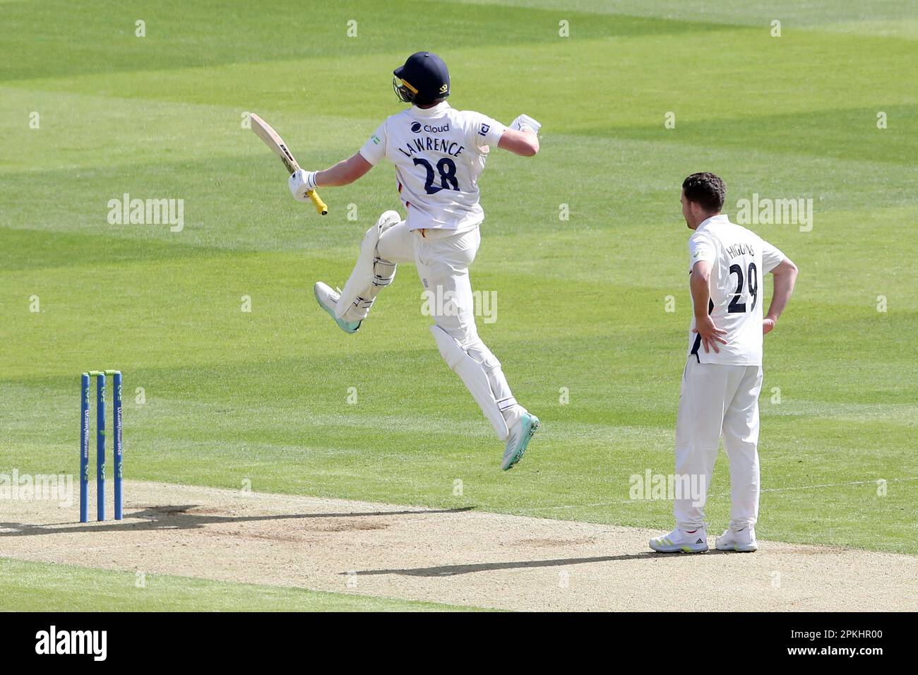 Dan Lawrence von Essex feiert sein Jahrhundert während Middlesex CCC gegen Essex CCC, LV Insurance County Championship Division 1 Cricket A Stockfoto