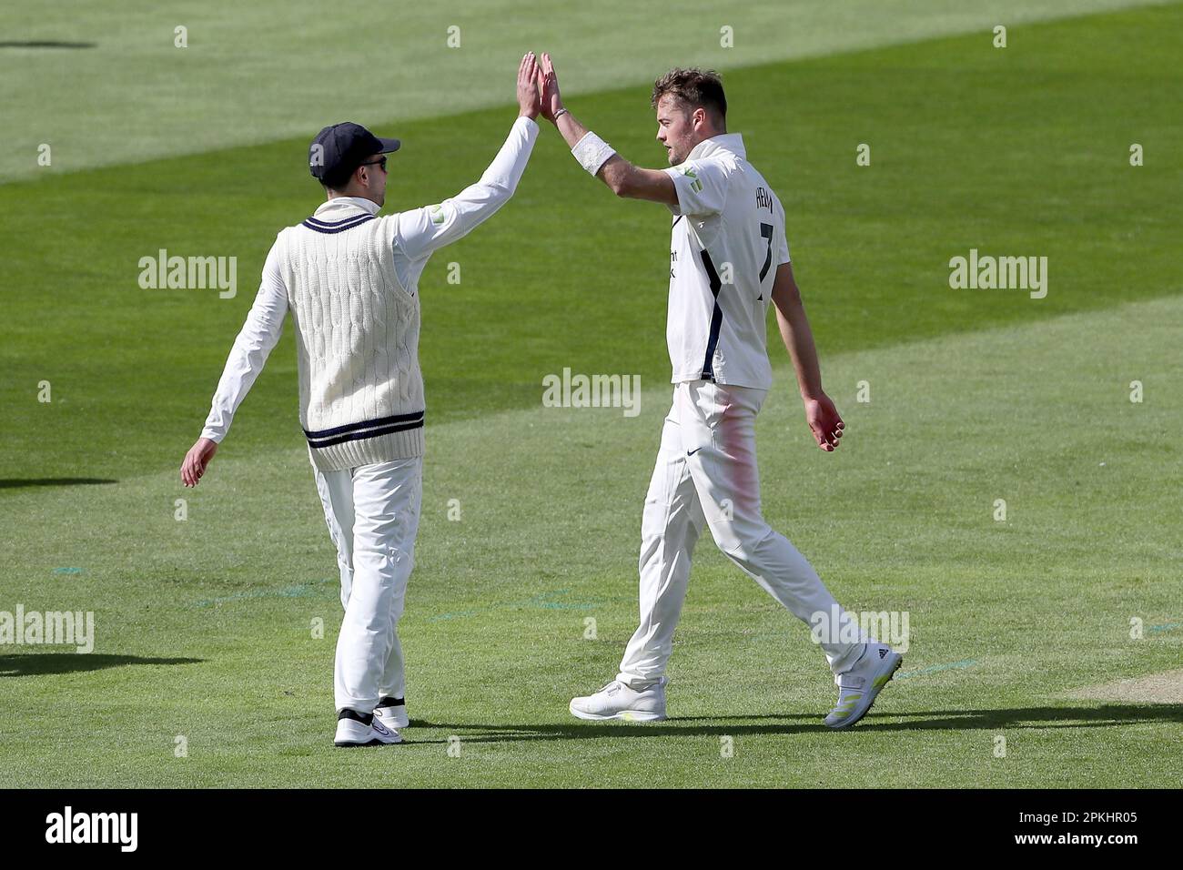 Tom Helm von Middlesex feiert die Teilnahme am Wicket von Sam Cook bei Middlesex CCC gegen Essex CCC, LV Insurance County Championship Division 1 Cricket Stockfoto