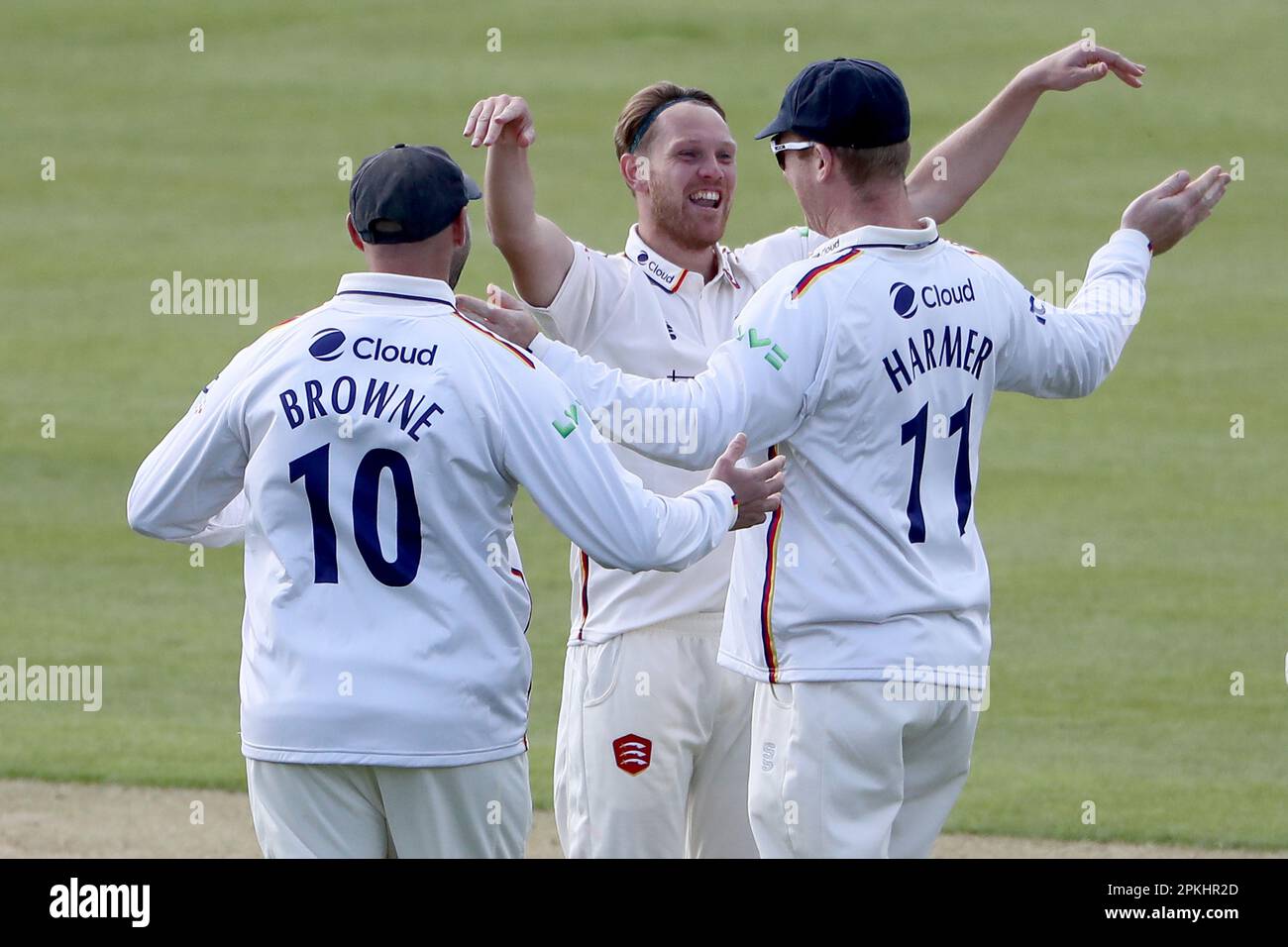 Jamie Porter von Essex feiert die Wicket von Max Holden bei Middlesex CCC gegen Essex CCC, LV Insurance County Championship Division 1 Cricke Stockfoto
