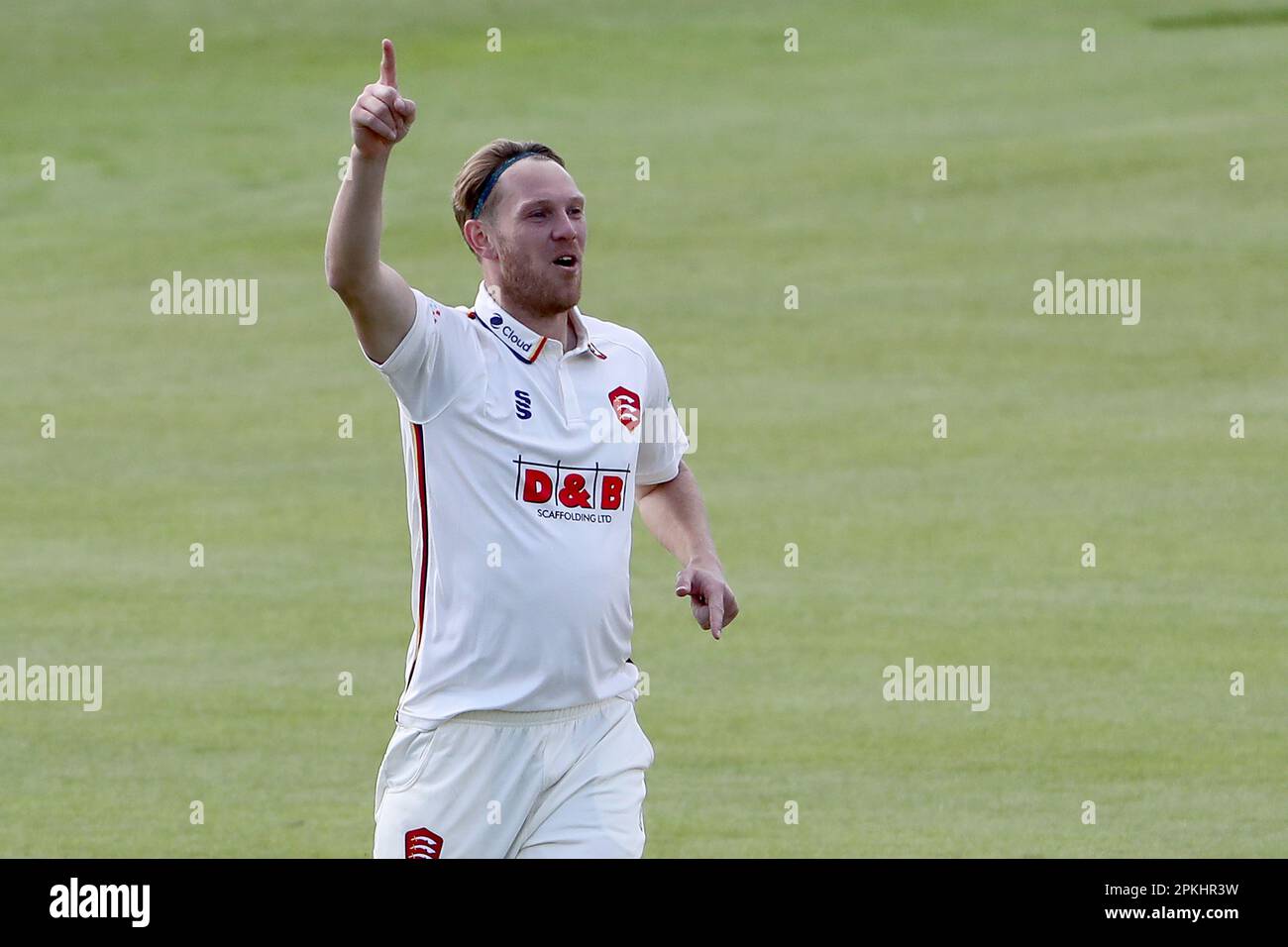 Jamie Porter von Essex feiert die Wicket von Max Holden bei Middlesex CCC gegen Essex CCC, LV Insurance County Championship Division 1 Cricke Stockfoto