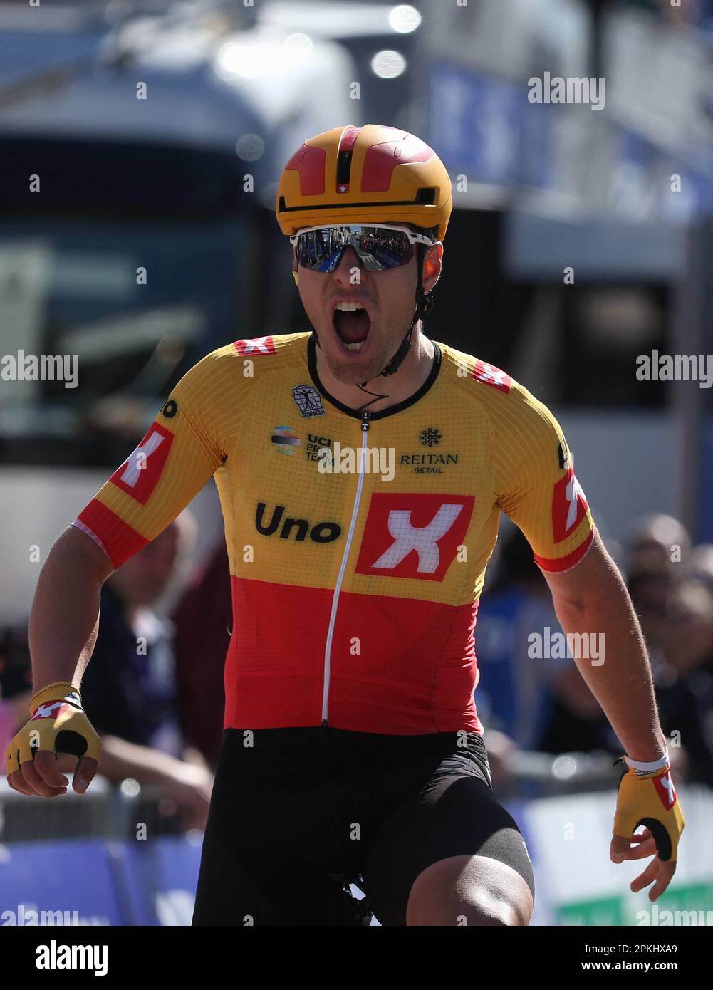 Le Mans, Frankreich. 07. April 2023. DVERSNES Fredrik vom Uno-X Pro Cycling Team während der Région Pays de la Loire Tour 2023, UCI Europe Tour Radrennen, Stufe 4, Sablé-sur-Sarthe - Le Mans (177, 8 km) am 7. April 2023 in Le Mans, Frankreich - Foto Laurent Lairys/ABACAPRESS.COM Gutschrift: Abaca Press/Alamy Live News Stockfoto