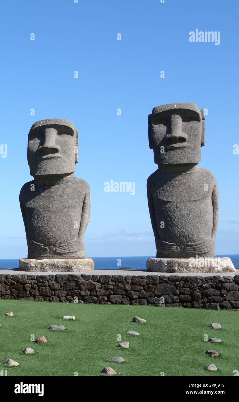 Nachbildung der Chile Osterinsel Rapa Nui Moai Statuen Ahu Akivi an der Sun Messe Nichinan, Miyazaki, Japan Stockfoto