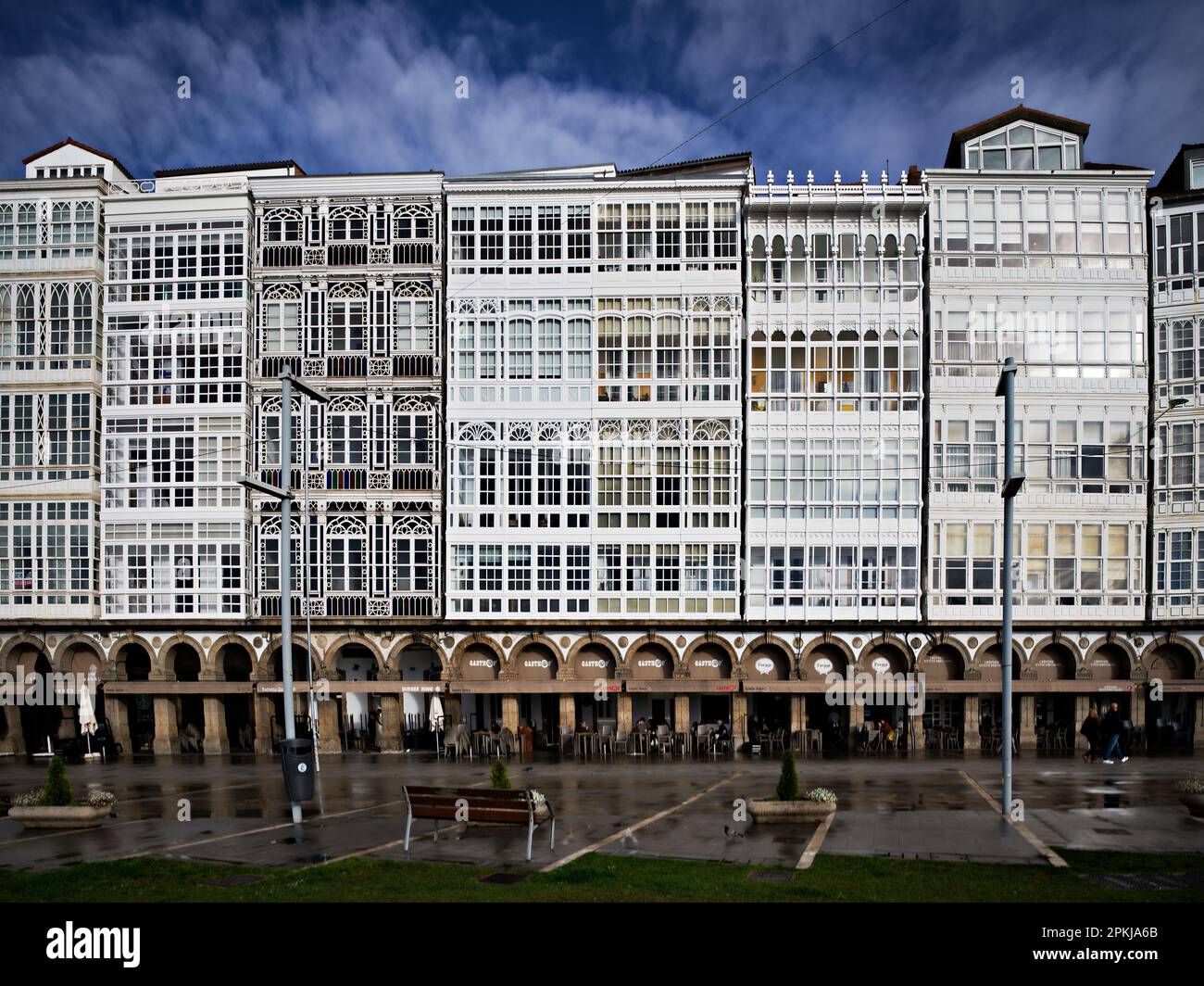 Galeriehäuser auf dem Maria-Pita-Platz im Zentrum Einer Coruna, Galicien, Spanien Stockfoto