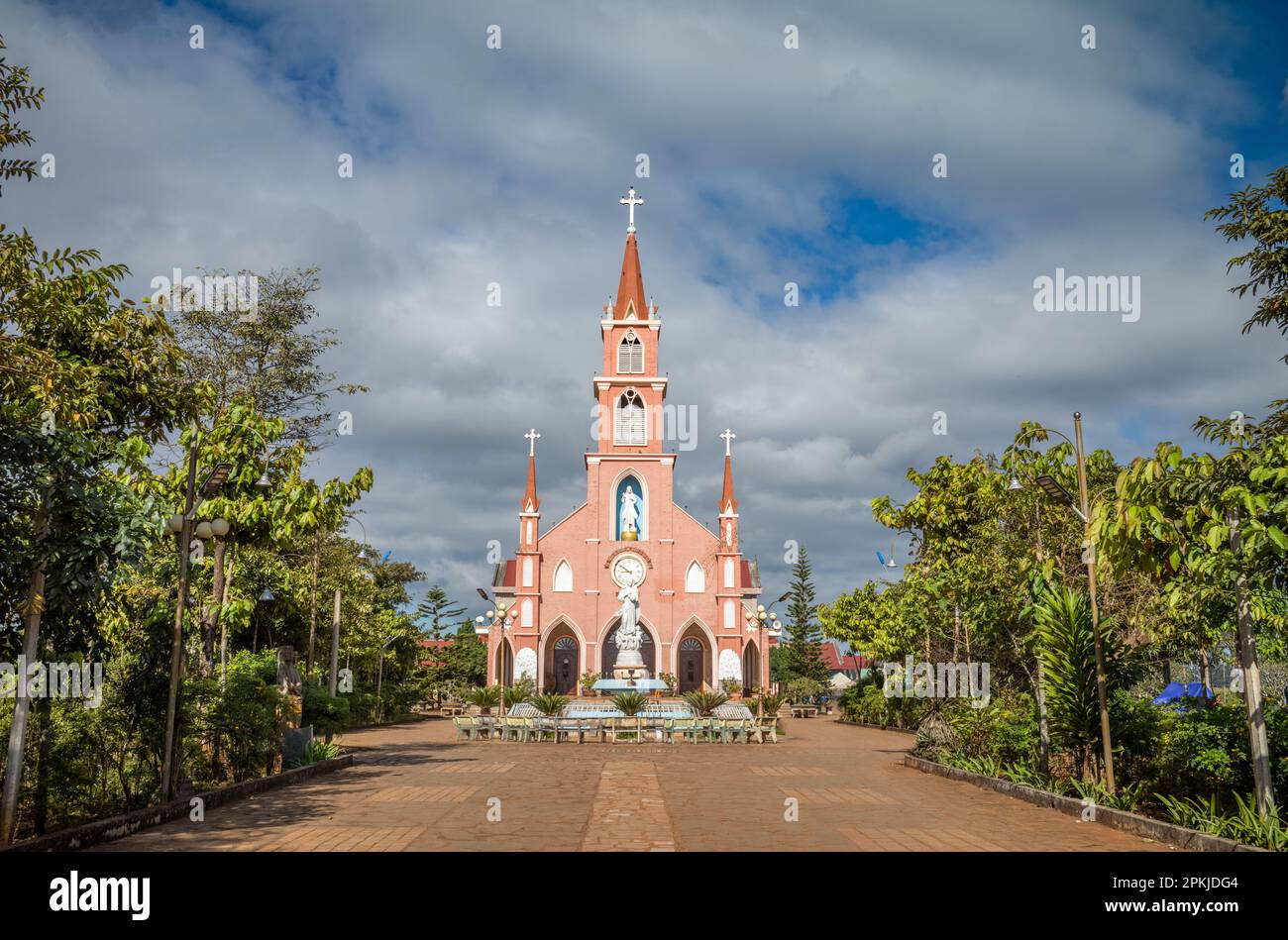 Katholische Hoang Yen-Kirche in Chu Prong, Provinz Gia Lai, Vietnam. Stockfoto