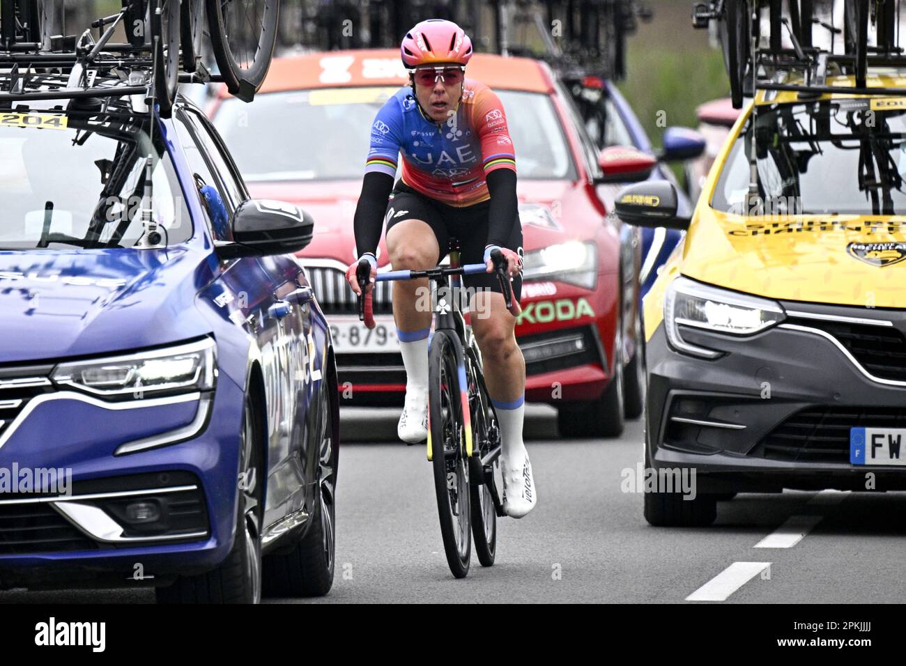 Denaix, Frankreich. 08. April 2023. Die italienische Marta Bastianelli vom Team ADQ der Vereinigten Arabischen Emirate wird zu Beginn der dritten Ausgabe des Frauenelitenrennens der Radtour „Paris-Roubaix“, 145, 4 km von Denain nach Roubaix, Frankreich, am Samstag, den 08. April 2023, gezeigt. BELGA FOTO JASPER JACOBS Kredit: Belga News Agency/Alamy Live News Stockfoto