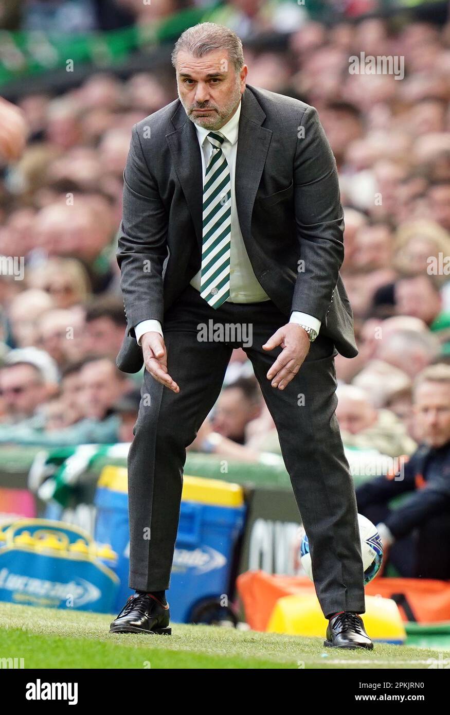 Keltische Managerin Angelos Postecoglou während des Cinch-Premiership-Spiels im Celtic Park, Glasgow. Foto: Samstag, 8. April 2023. Stockfoto
