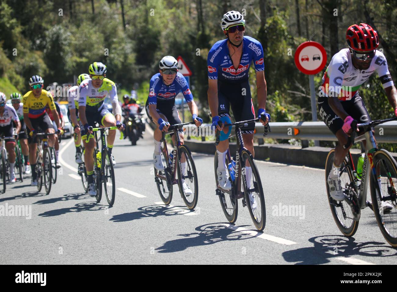 Amorebieta Etxano, Spanien. 07. April 2023. Balkon de Bizkaia, Spanien, 07. April 2023: The Alpecin - Deceuninck Rider, Nicola Conci während der 5. Etappe des Baskenlandes Itzulia zwischen Ekin und Amorebieta-Etxano am 07. April 2023 auf dem Balkon de Bizkaia, Spanien. (Foto: Alberto Brevers/Pacific Press) Kredit: Pacific Press Media Production Corp./Alamy Live News Stockfoto
