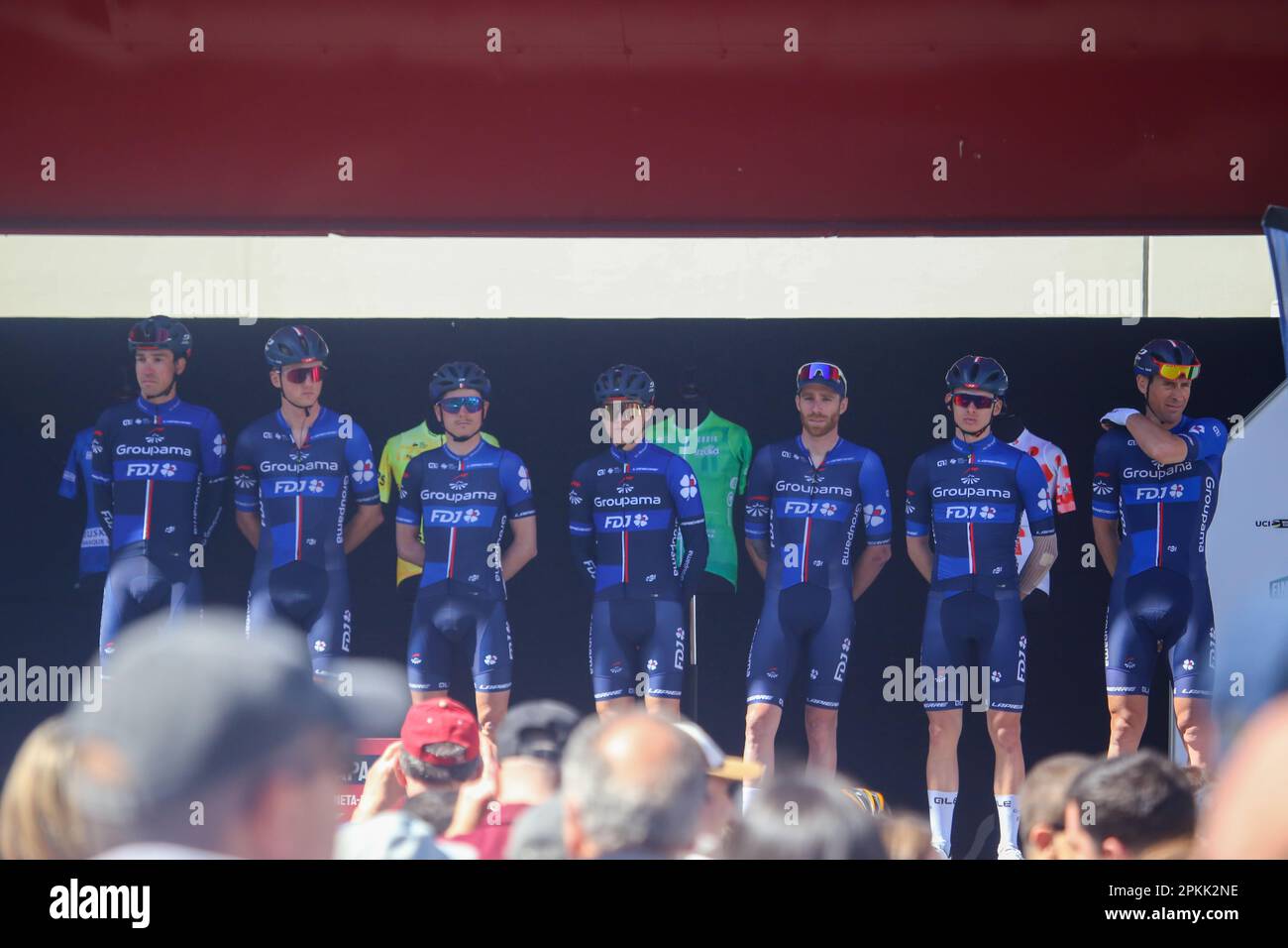 Amorebieta Etxano, Spanien. 07. April 2023. Ekin, Spanien, 07. April 2023: Groupama – FDJ Riders in der Teampräsentation während der 5. Etappe des Baskenlandes Itzulia 2023 zwischen Ekin und Amorebieta-Etxano, am 07. April 2023 in Ekin, Spanien. (Foto: Alberto Brevers/Pacific Press) Kredit: Pacific Press Media Production Corp./Alamy Live News Stockfoto