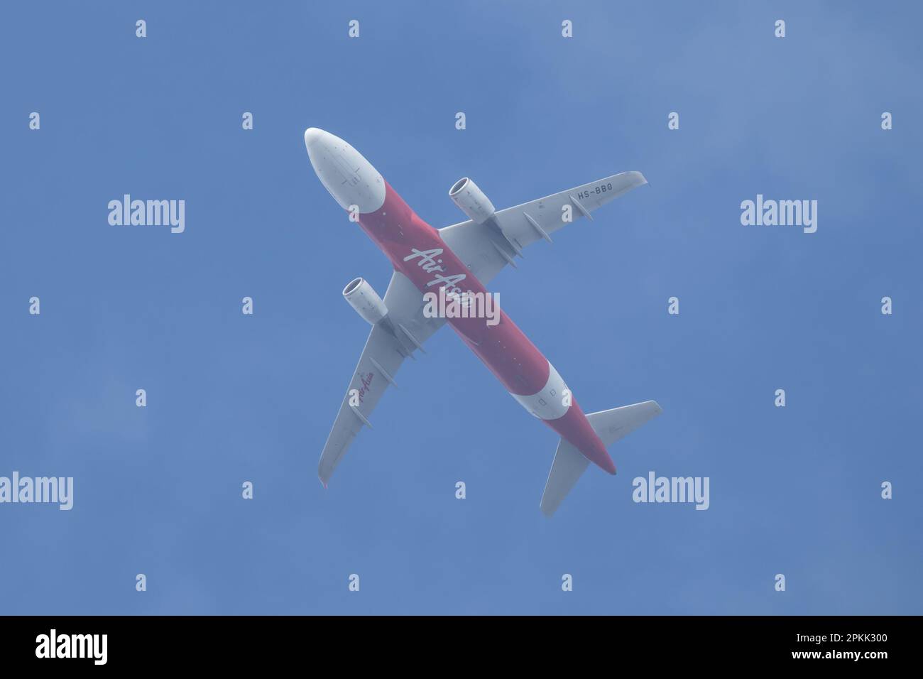 Chiangmai, Thailand - Januar 4 2023: HS-BBO Airbus A320-200 des Thai AirAsia. Fahren Sie vom Flughafen Chiangmai nach Phuket. Stockfoto
