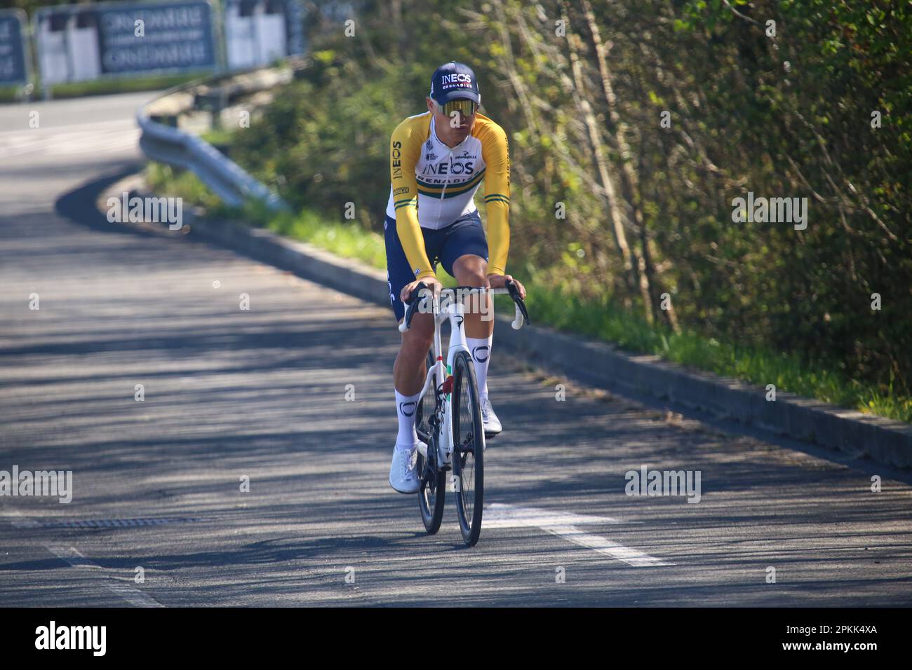 Amorebieta-Etxano, Euskadi, Spanien. 7. April 2023. Ekin, Spanien, 07. April 2023: The INEOS - Grenadiers Rider, Luke Plapp während der 5. Etappe des Baskenlandes Itzulia 2023 zwischen Ekin und Amorebieta-Etxano, am 07. April 2023, in Ekin, Spanien. (Kreditbild: © Alberto Brevers/Pacific Press via ZUMA Press Wire) NUR ZUR REDAKTIONELLEN VERWENDUNG! Nicht für den kommerziellen GEBRAUCH! Kredit: ZUMA Press, Inc./Alamy Live News Stockfoto