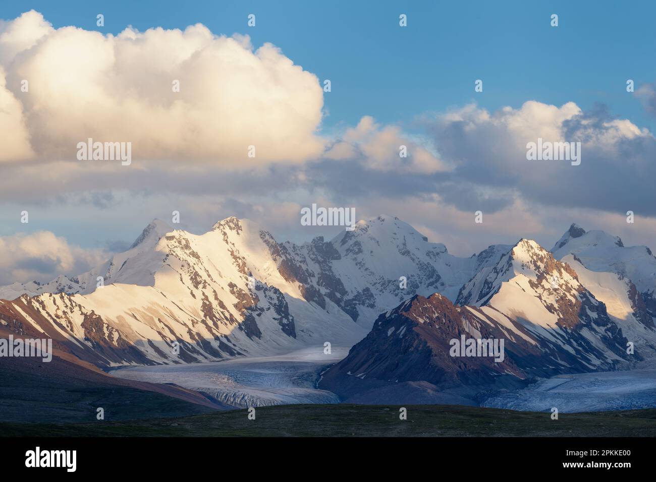 Kizil asker gletscher Fotos und Bildmaterial in hoher Auflösung Alamy